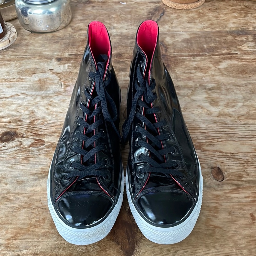 CONVERSE ALL-STAR CHUCK TAYLOR BLACK PATENT LEATHER HIGH TOP.   SZ 12 M